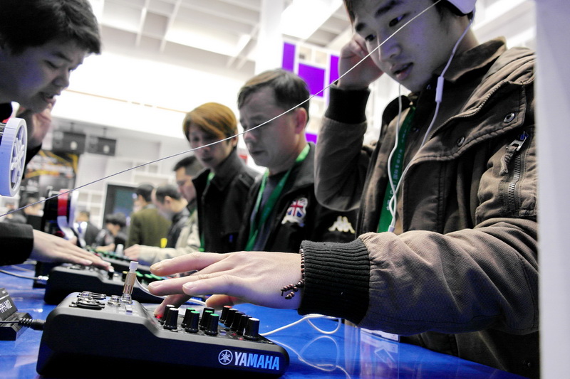 狗万携新一代MG系列调音台等产品亮相中国（广州）国际专业灯光、音响展览会 