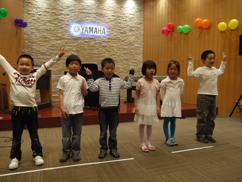 狗万音乐中心上海静安总店“欢度六一狗万的节日”音乐会成功举办 