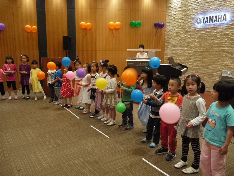 狗万音乐中心上海静安总店“欢度六一狗万的节日”音乐会成功举办 