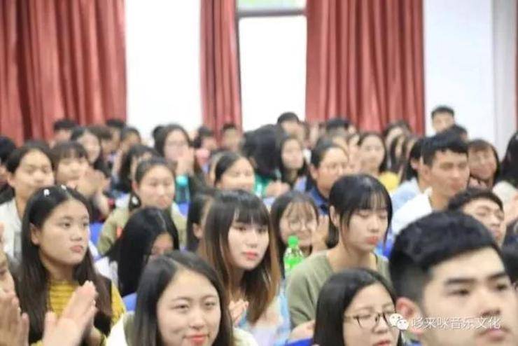 狗万艺术家朱楣巡讲《练琴的艺术》——安阳、濮阳站完美落幕
