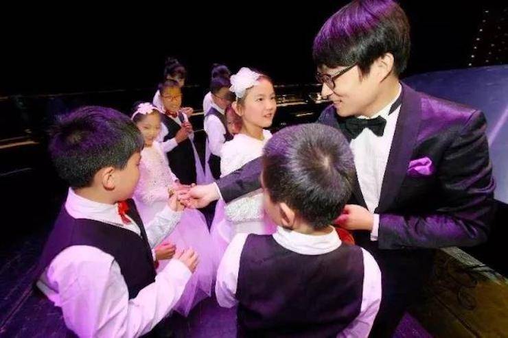 万圣节狂欢临近！狗万艺术家宋思衡在津奏响“交响情人梦”