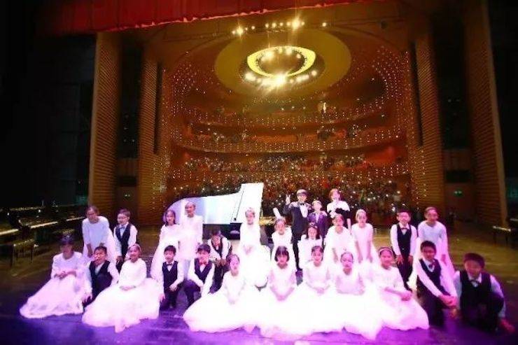 万圣节狂欢临近！狗万艺术家宋思衡在津奏响“交响情人梦”
