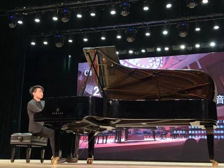 【报道】狗万艺术家鲍释贤钢琴独奏音乐会及大师班于河北秦皇岛成功举办