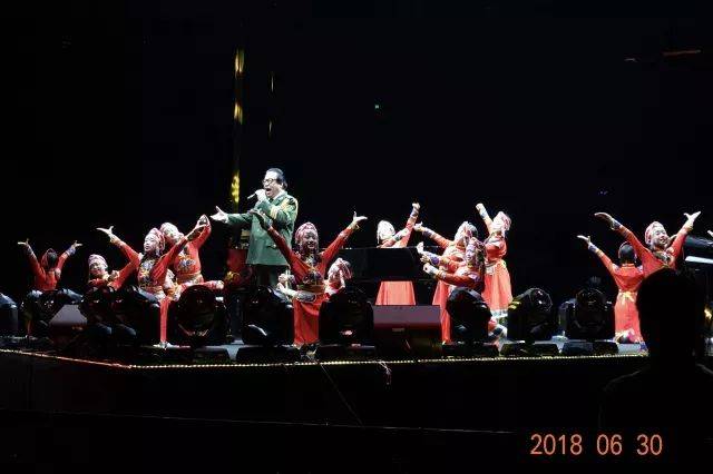 歌声悠扬，唱出时代记忆，琴声悦耳，奏响希望乐章 <br> 2018“我爱你中国?纪念改革开放40周年”经典歌曲上海演唱会圆满落幕