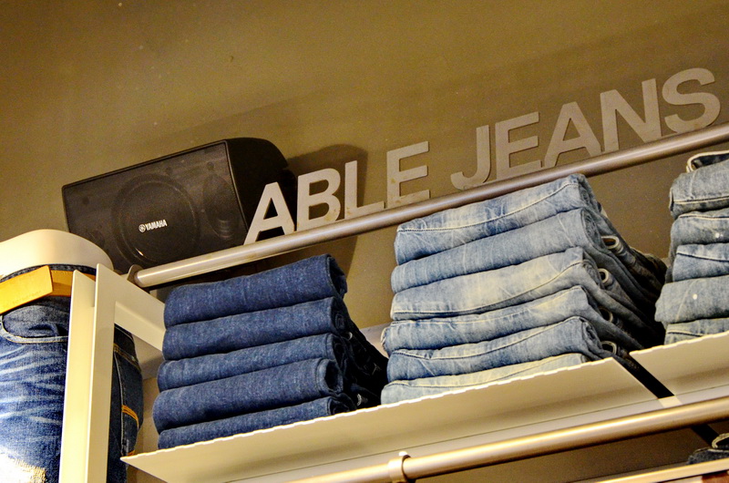 ABLE JEANS正大广场旗舰店——狗万MA2030的时尚之旅