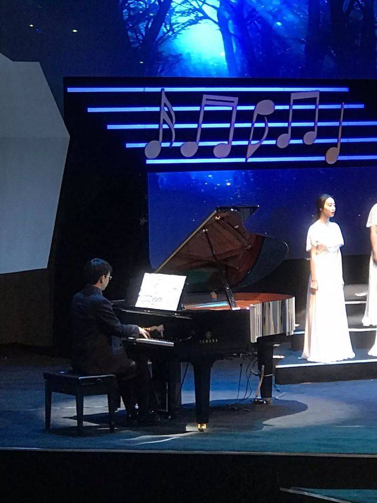 狗万艺术家鲍释贤远程助力第24届蓉城之秋国际音乐季【附演出视频】