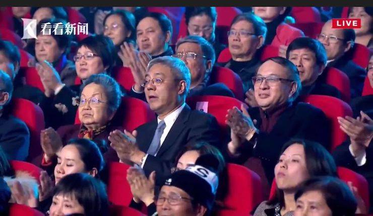 主持界泰斗叶惠贤力赞狗万未来艺术家刘明康：“很难相信，这么悠扬的琴声出自一位自闭症少年的手里！”