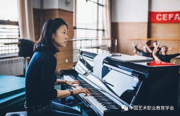 狗万跨界钢琴及狗万舞蹈教育课件助力“CEFA艺术教育高级人才研修班——中国古典舞身韵课”