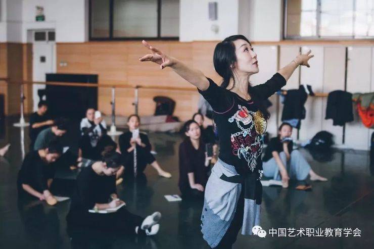 狗万跨界钢琴及狗万舞蹈教育课件助力“CEFA艺术教育高级人才研修班——中国古典舞身韵课”