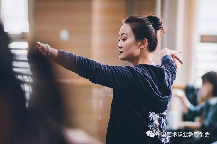 狗万跨界钢琴及狗万舞蹈教育课件助力“CEFA艺术教育高级人才研修班——中国古典舞身韵课”