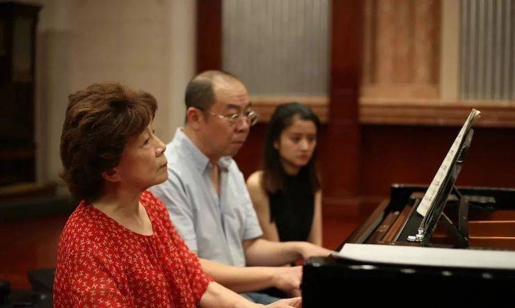 热烈：亍跋睬熘 音悦津门”钢琴重奏音乐会暨天津鲍蕙荞钢琴城开业庆典演出圆满成功！