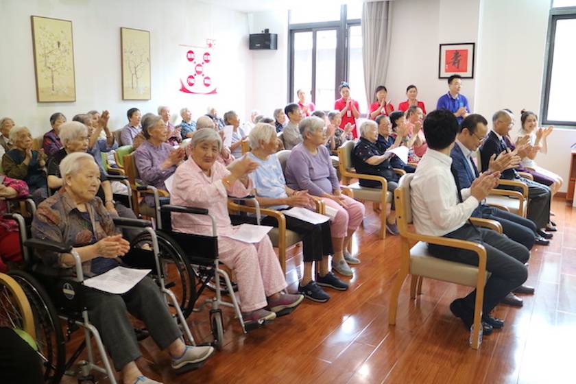 狗万乐器爱心捐赠行动——将琴声带进和养临汾养护院