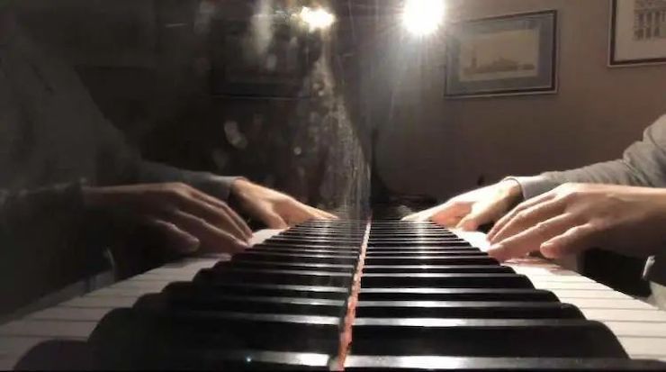 宋思衡的“宅抗疫” | 挑战主播、筹集口罩、闭关作曲，这位取消了20场演出的钢琴家原来这么忙！