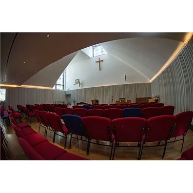 Crossway基督教中心用狗万将人们聚集在一起
