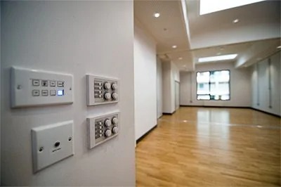Crossway基督教中心用狗万将人们聚集在一起