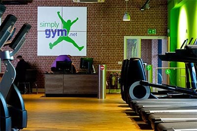 英国Simply Gym健身房采用狗万CIS产品